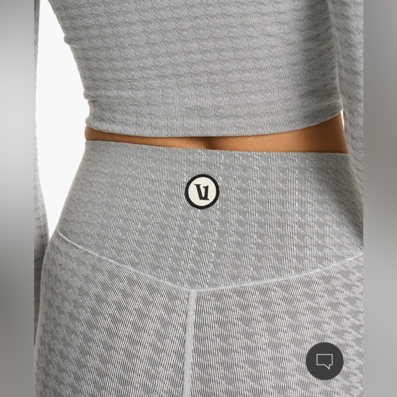 Vuori | Textured Chilled Out Legging | Houndstooth - Picture 4 of 16